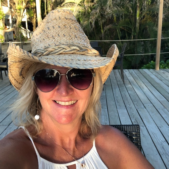 Meet your Posher, Karen - Picture 1 of 1